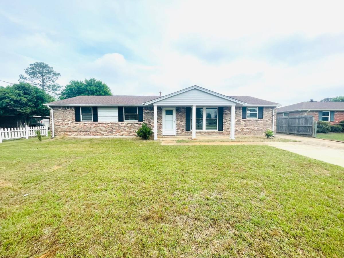 House for rent at 224 Lilac Dr, Prattville, AL 36067