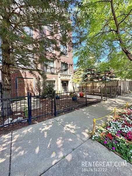 Apartment for rent at 4450 N Ashland Ave #202, Chicago, IL 60640
