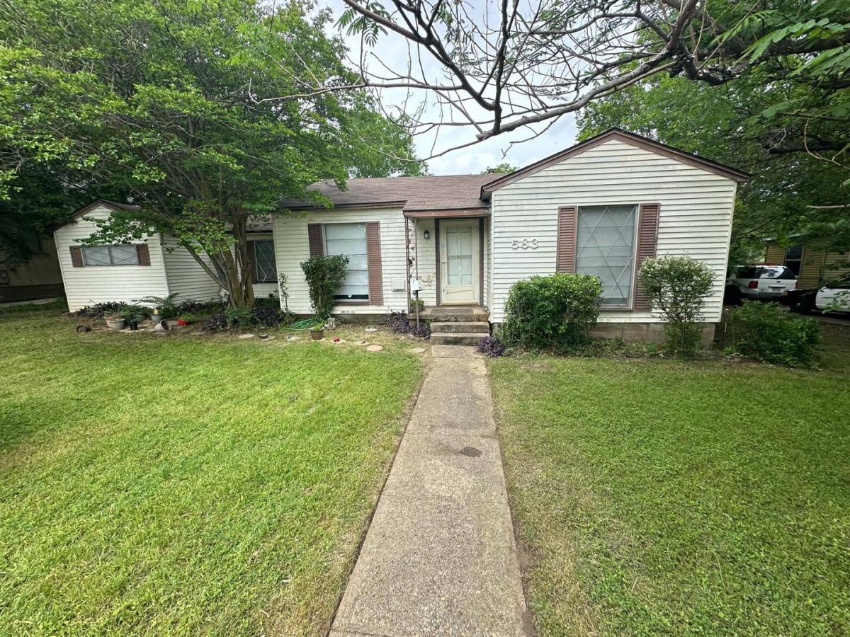 House for rent at 583 W Hammond St, Lancaster, TX 75146