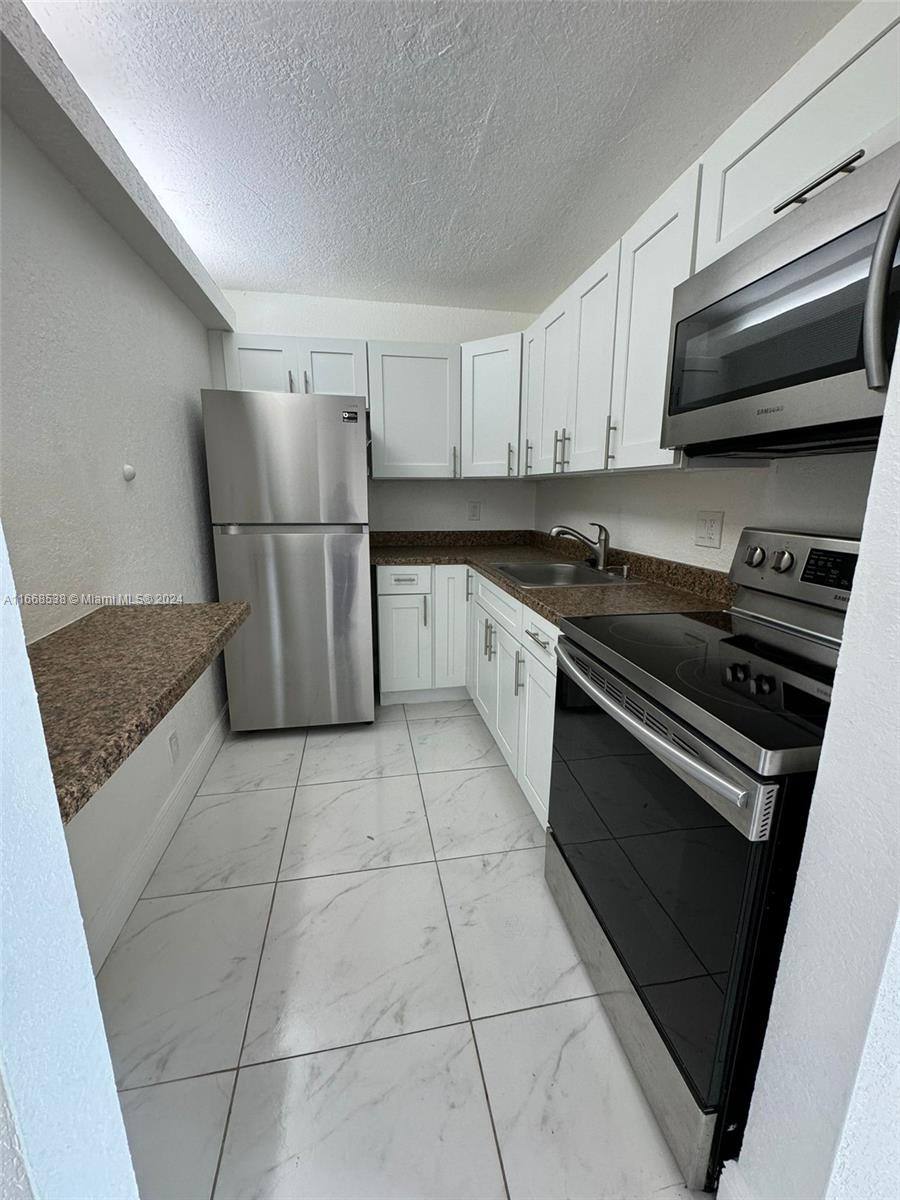 Apartment for rent at 8511 NW 8th St, Miami, FL 33126