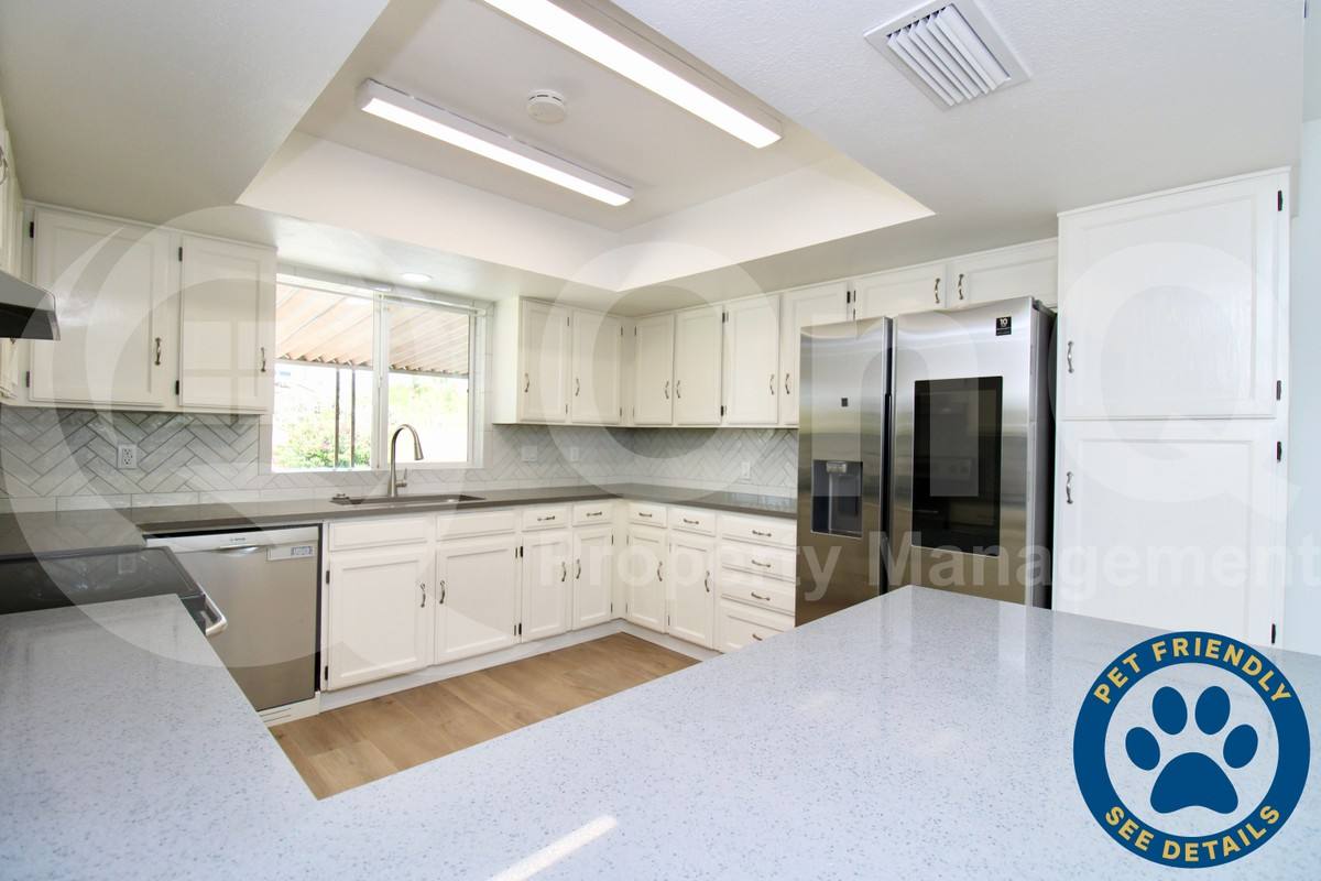 House for rent at 10312 E Cactus Rd, Scottsdale, AZ 85260