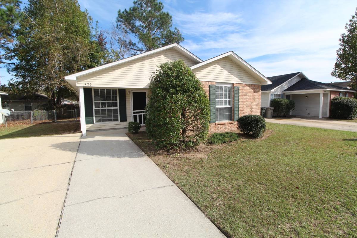 House for rent at 420 Oak Knoll Lane, Pensacola, FL 32506