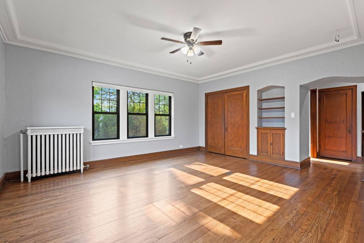 Apartment for rent at 1425 N Ave, Waukegan, IL 60085