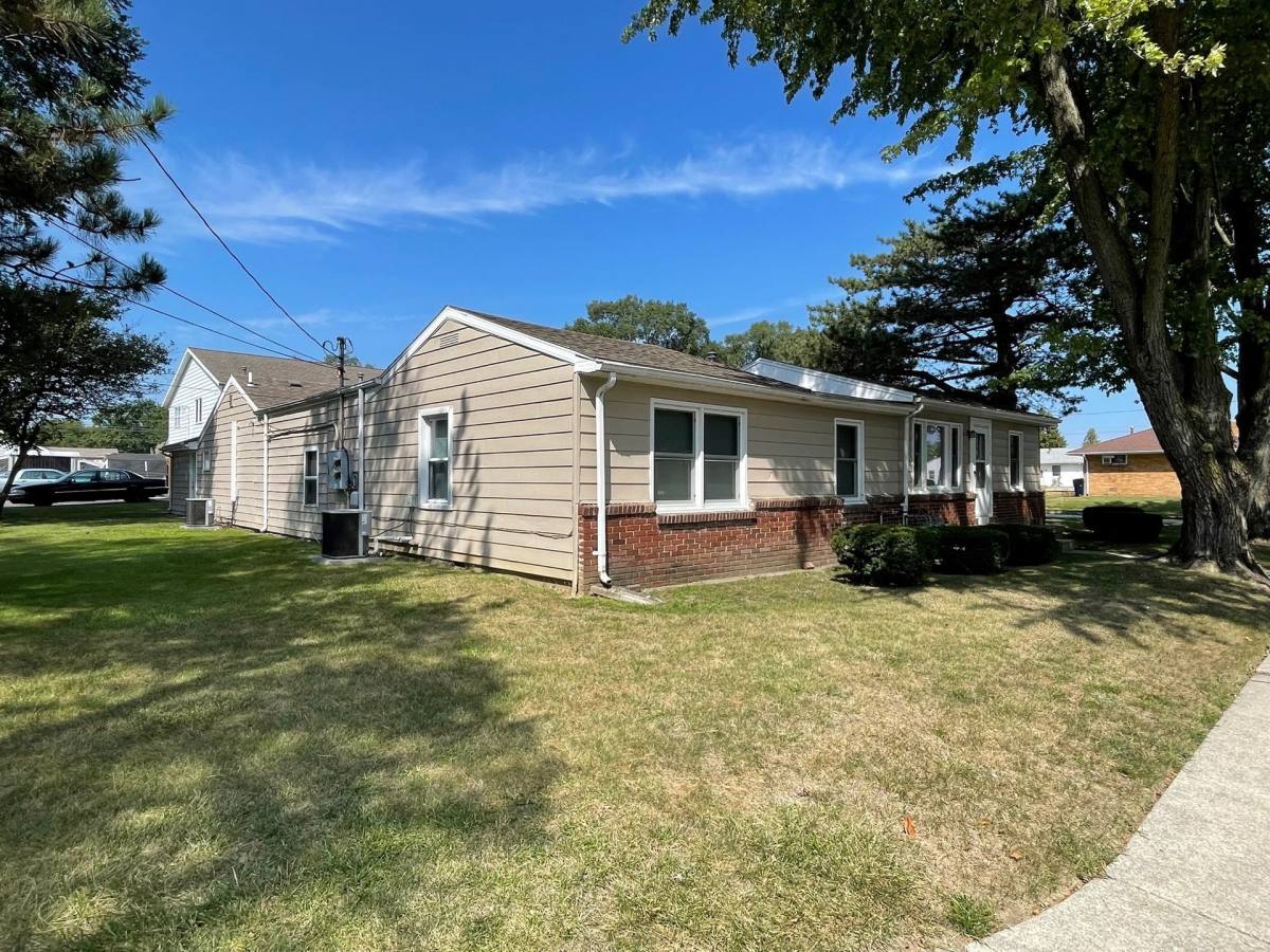 Apartment for rent at 710-722 Elm St #733-777 Manville, Bowling Green, OH 43402