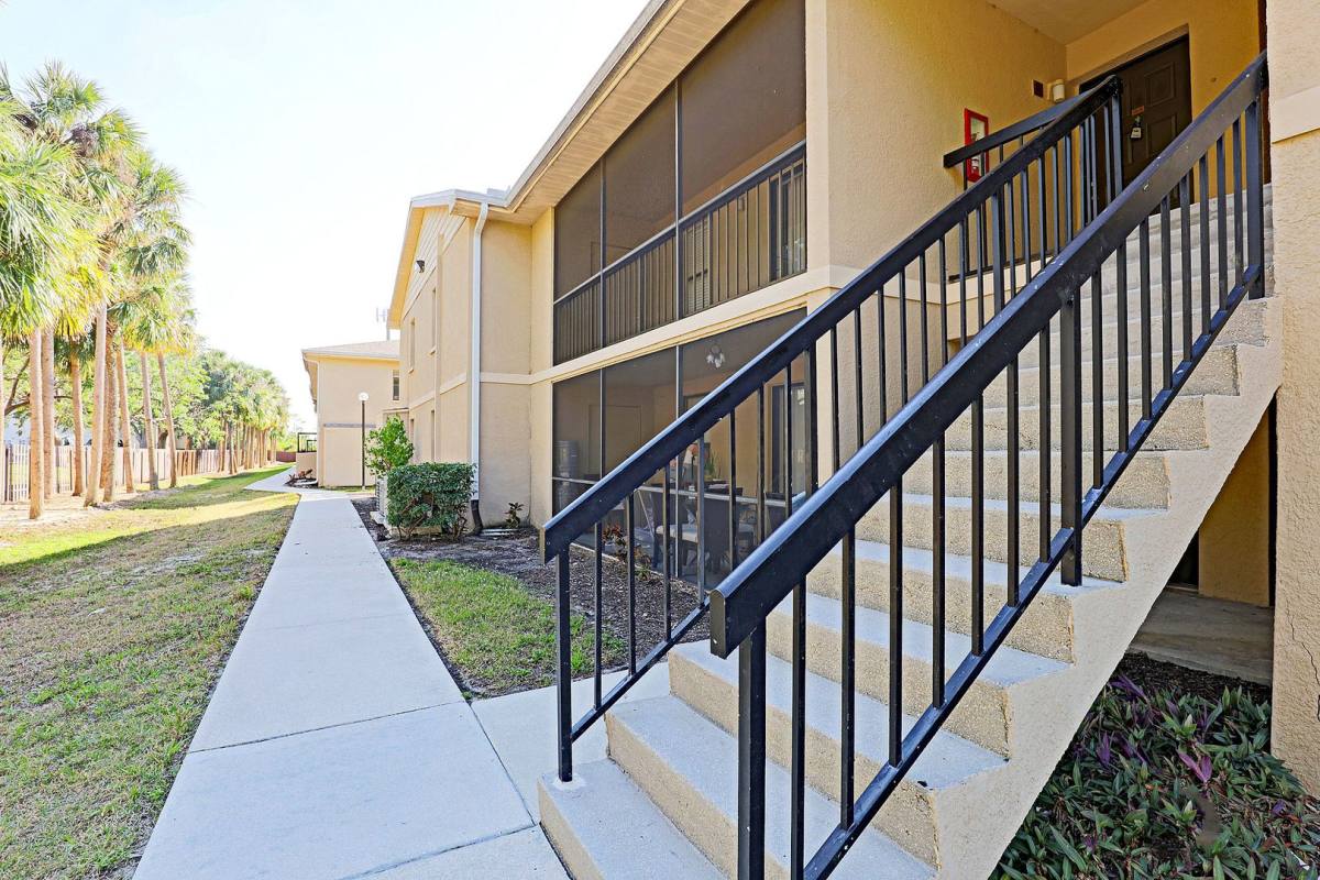 Apartment for rent at 5305 Summerlin Rd, Fort Myers, FL 33919