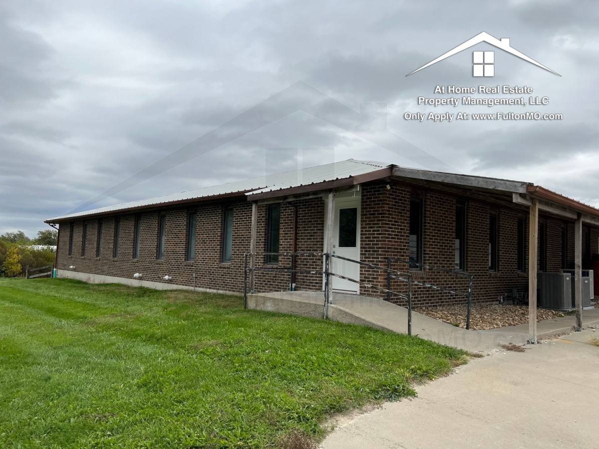 Apartment for rent at 5060 County Rd, Fulton, MO 65251