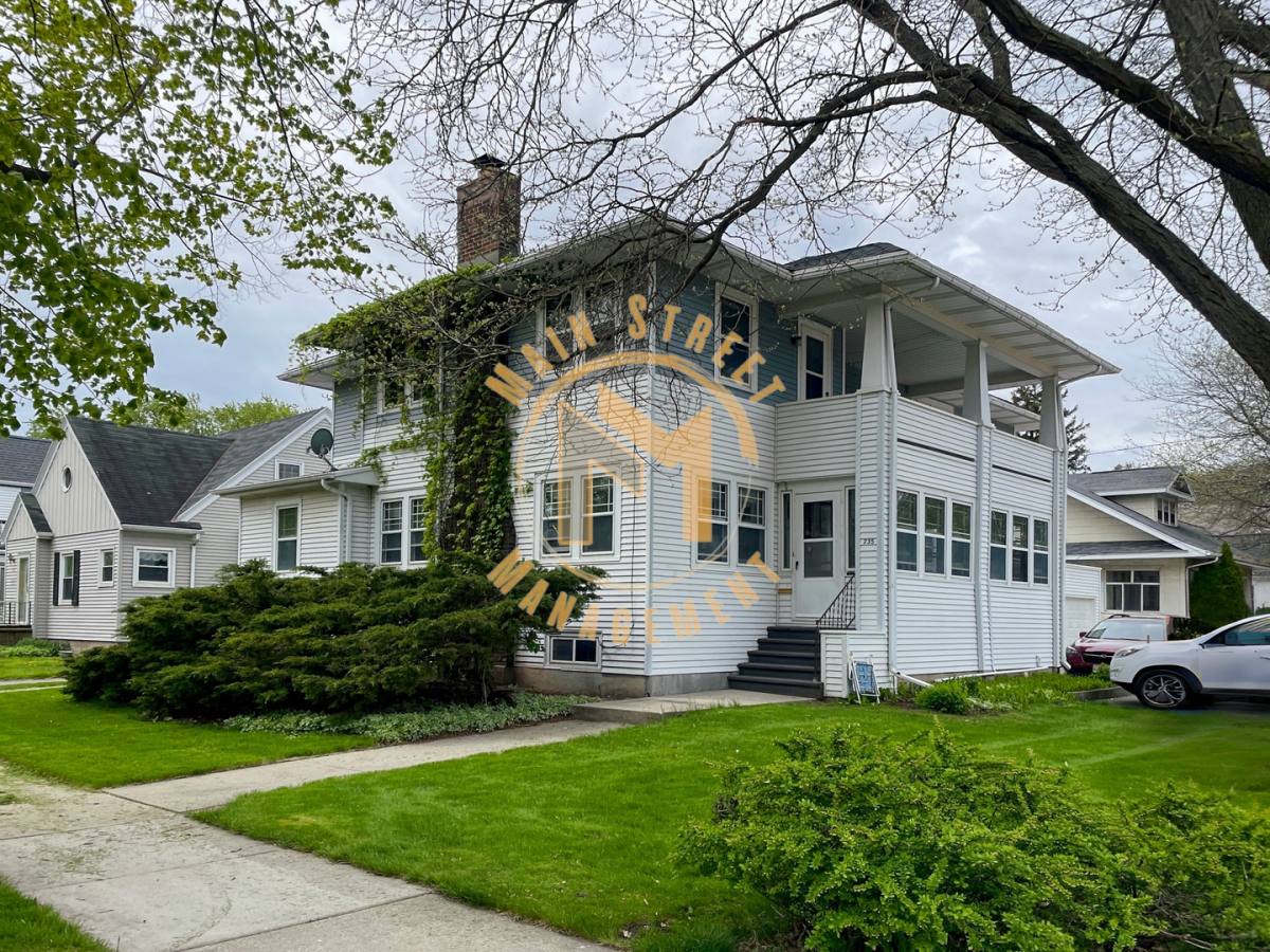 Apartment for rent at 233 Woodlawn Ave, Green Bay, WI 54303