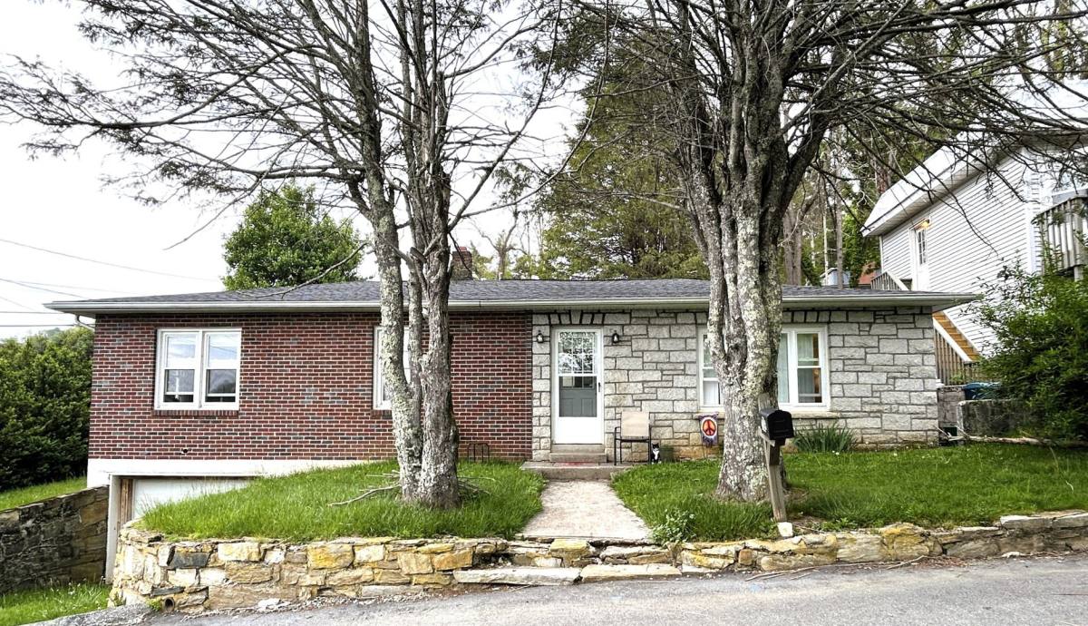 House for rent at 109 Gragg St, Boone, NC 28607