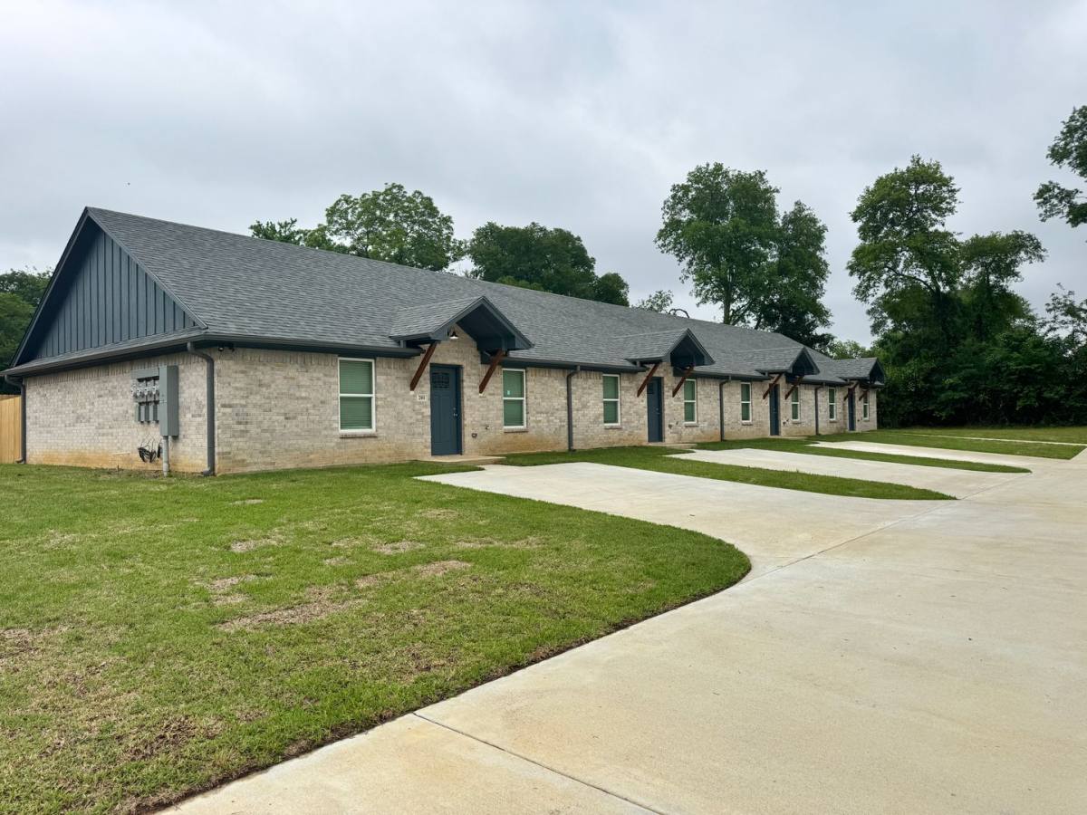 Apartment for rent at 1417 E Earle, Tyler, TX 75702