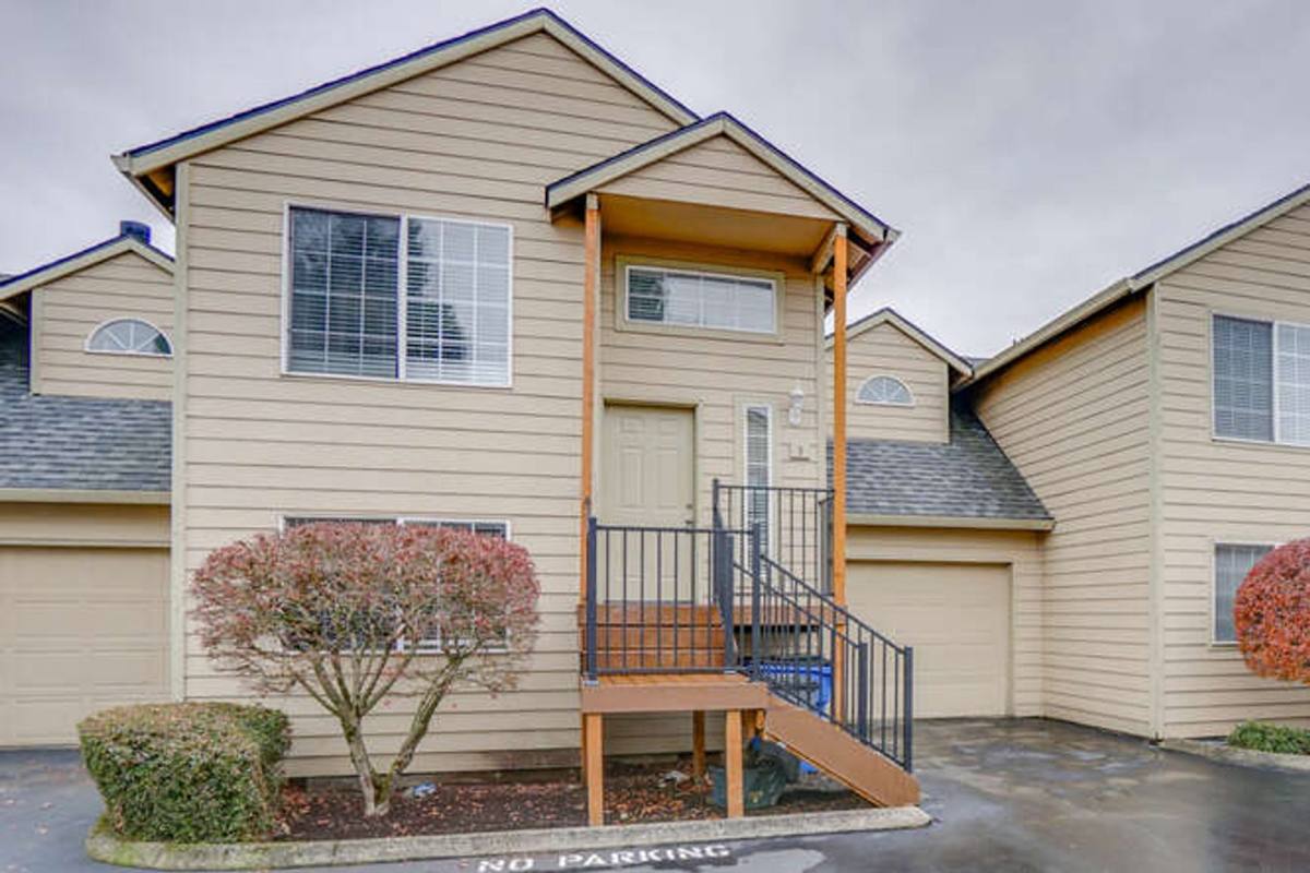 Townhouse for rent at 907 SE Park Crest Ave, Vancouver, WA 98683