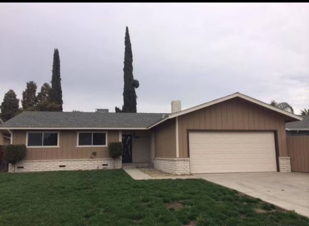 House for rent at 1610 W La Vida Ave, Visalia, CA 93277