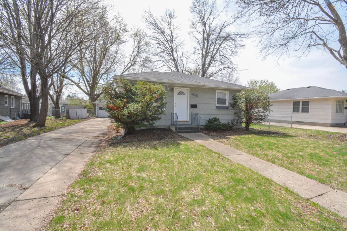 House for rent at 706 Memorial Parkway SW, Rochester, MN 55902
