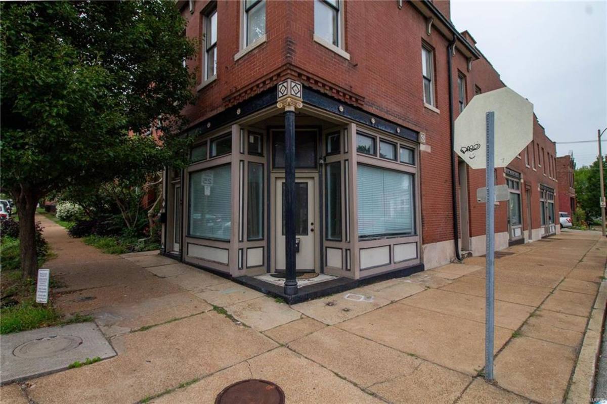 Apartment for rent at 2801 Wyoming St, Saint Louis, MO 63118