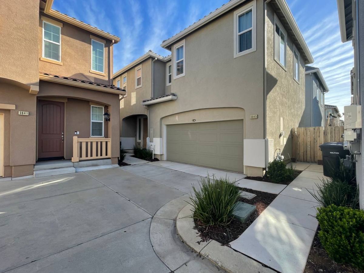 House for rent at 3845 Lookout Dr, Modesto, CA 95355