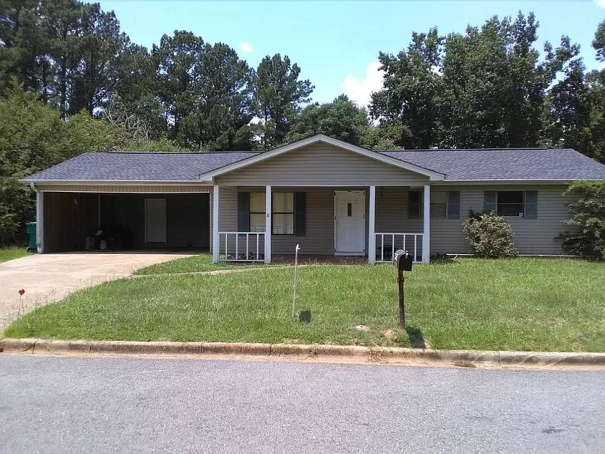 House for rent at 10811 Tiara Dr, Cottondale, AL 35453