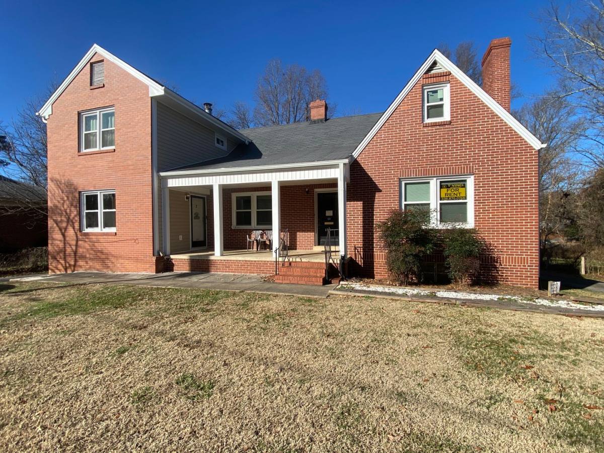 Apartment for rent at 744 Crescent Dr, Reidsville, NC 27320