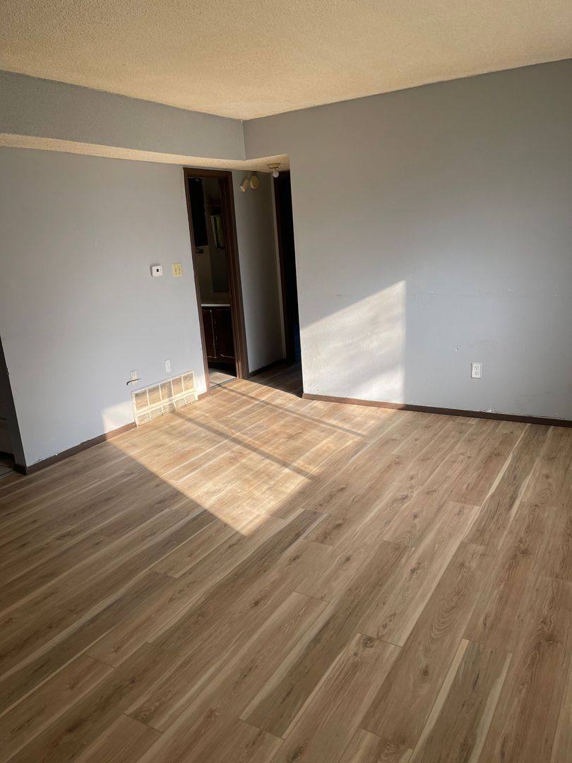 Apartment for rent at 1200 Meadow Lane, Waterloo, IA 50701