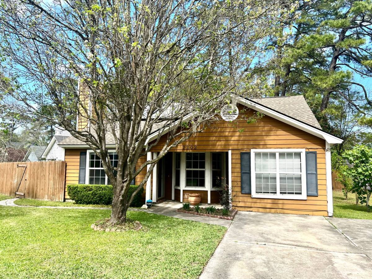 House for rent at 2202 Washington St, Savannah, GA 31406