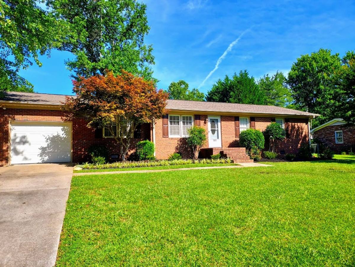 House for rent at 609 Roosevelt Dr, Easley, SC 29642