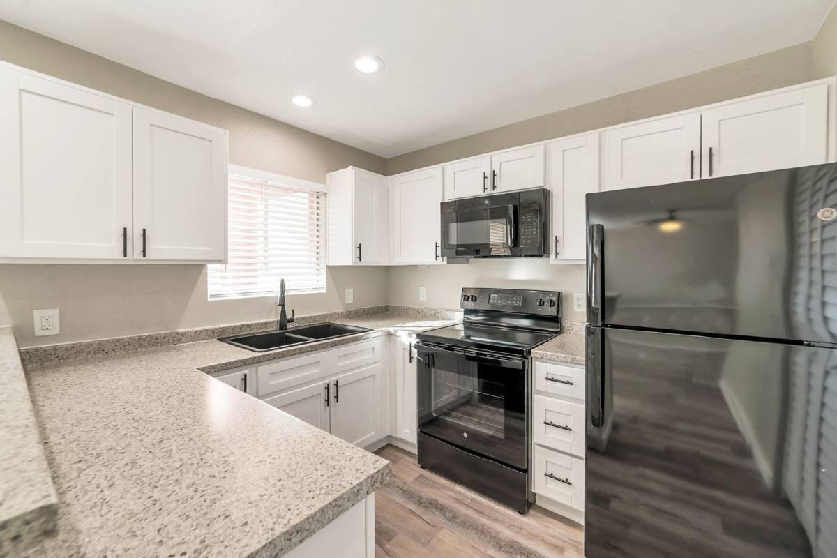 Apartment for rent at 2725 E Beck Lane, Phoenix, AZ 85032