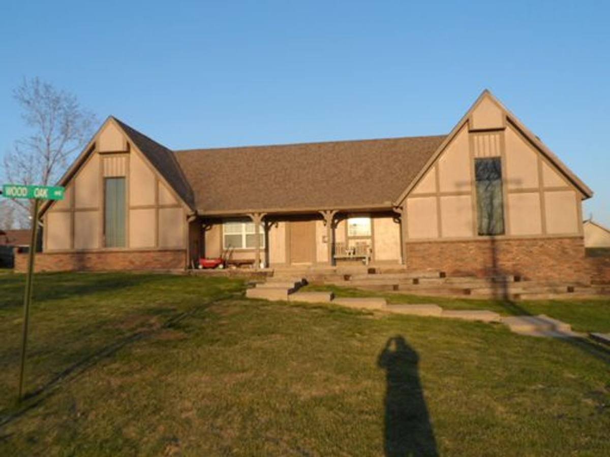Apartment for rent at 11533 Wood Oak Ave, Richmond, MO 64085
