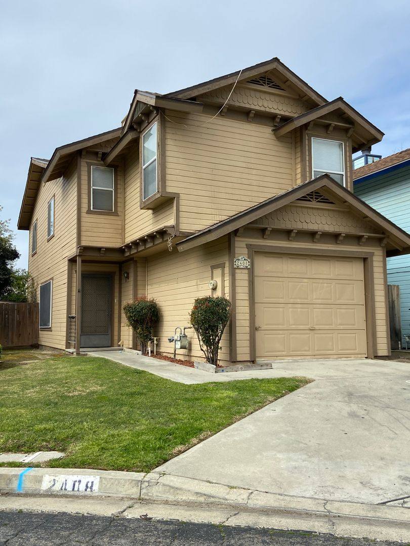 House for rent at 2408 W Packwood Dr, Visalia, CA 93277