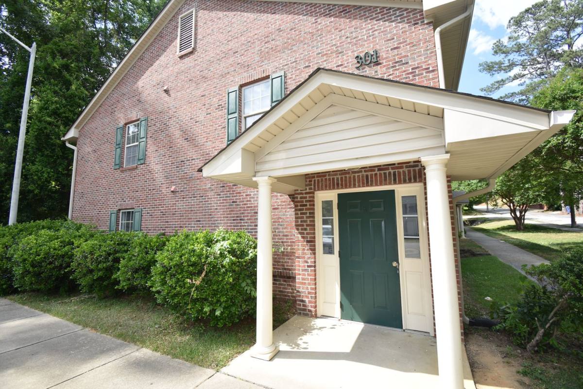 Townhouse for rent at 301-307 Hinsdale Ave, Fayetteville, NC 28305