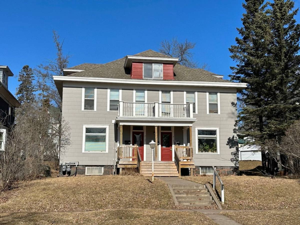 Apartment for rent at 2105 - 2107 E, Duluth, MN 55812