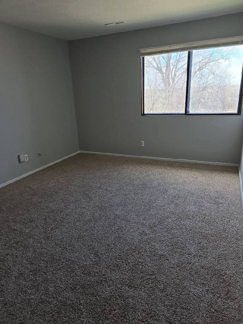 Apartment for rent at 7108 Hillandale Rd, Davenport, IA 52806