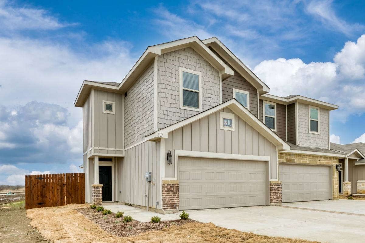 Townhouse for rent at 601 Fallow Dr, Venus, TX 76084