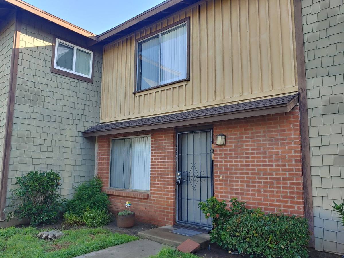 Townhouse for rent at 309 Graves Court, El Cajon, CA 92021