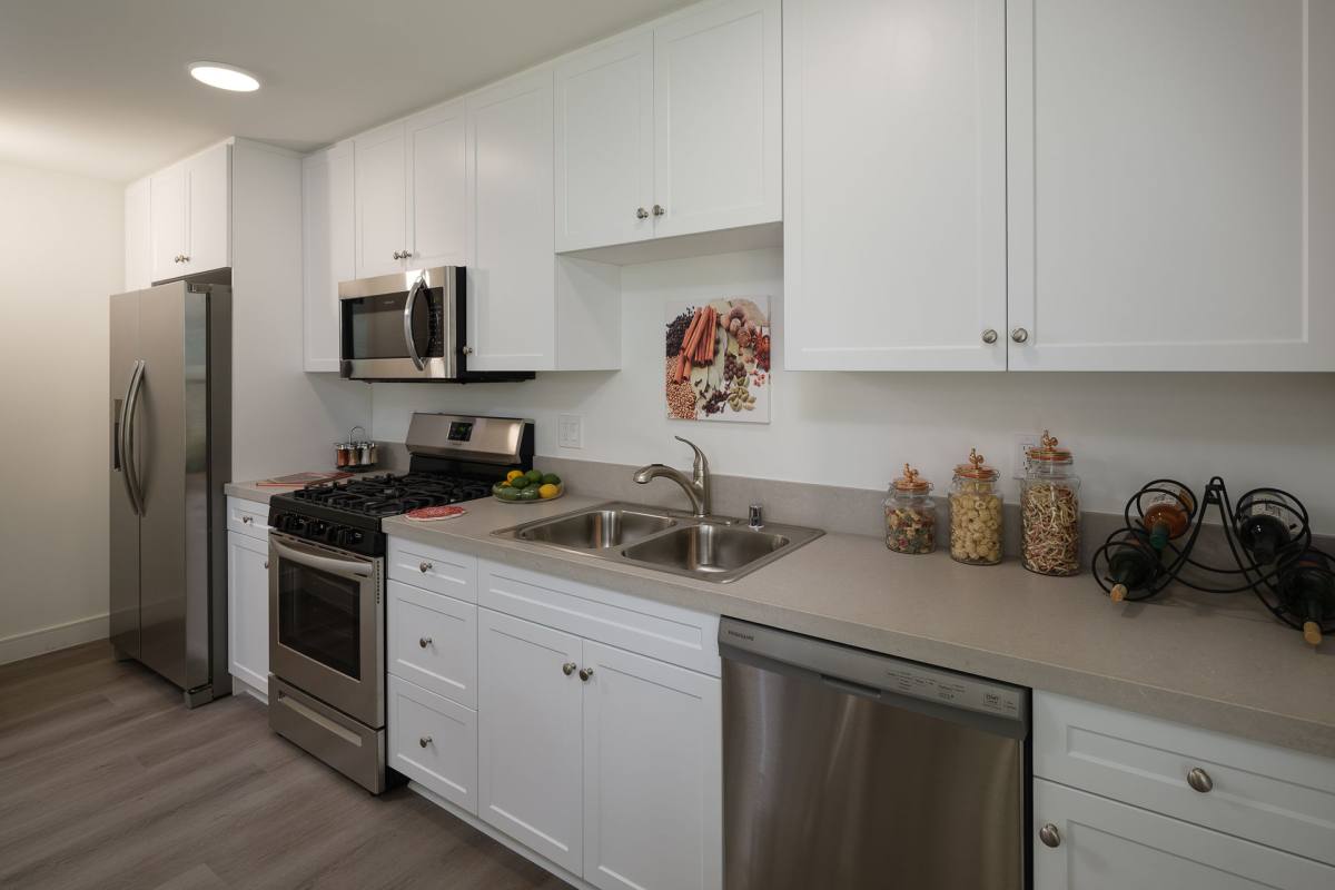 Townhouse for rent at 757 S Kingsley Dr, Los Angeles, CA 90005