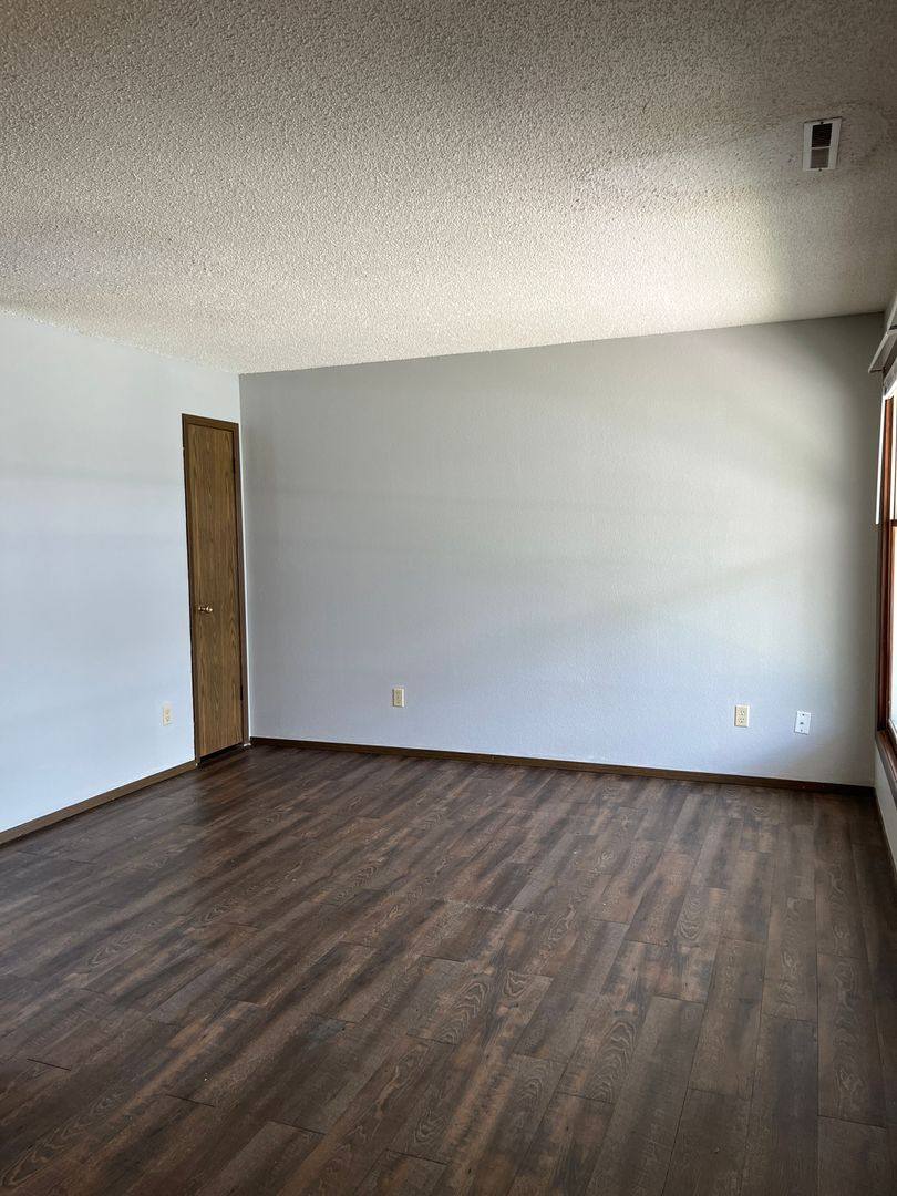 Apartment for rent at 120 Sherwood Court, Waterloo, IA 50701