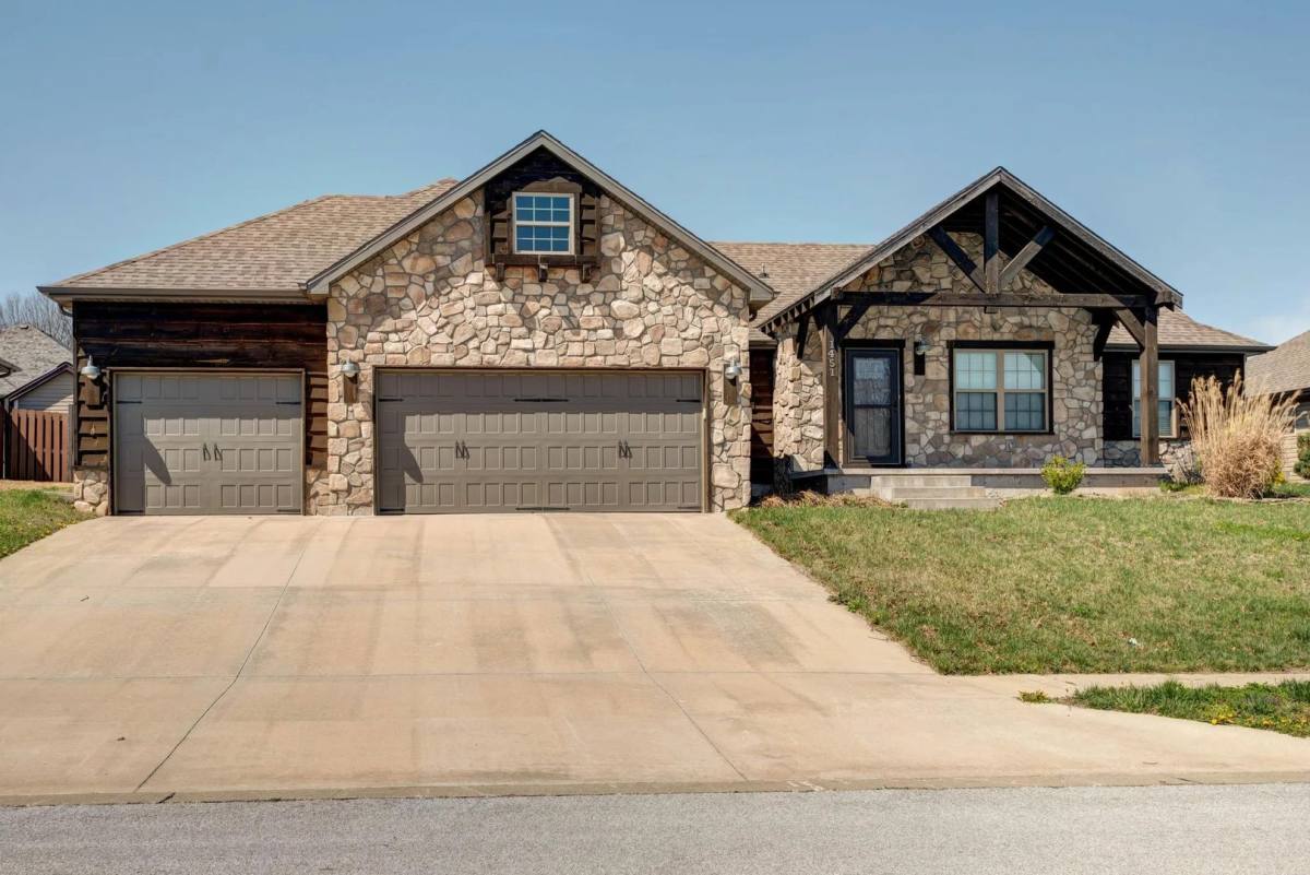 House for rent at 1451 N Opportunity Ave, Republic, MO 65738