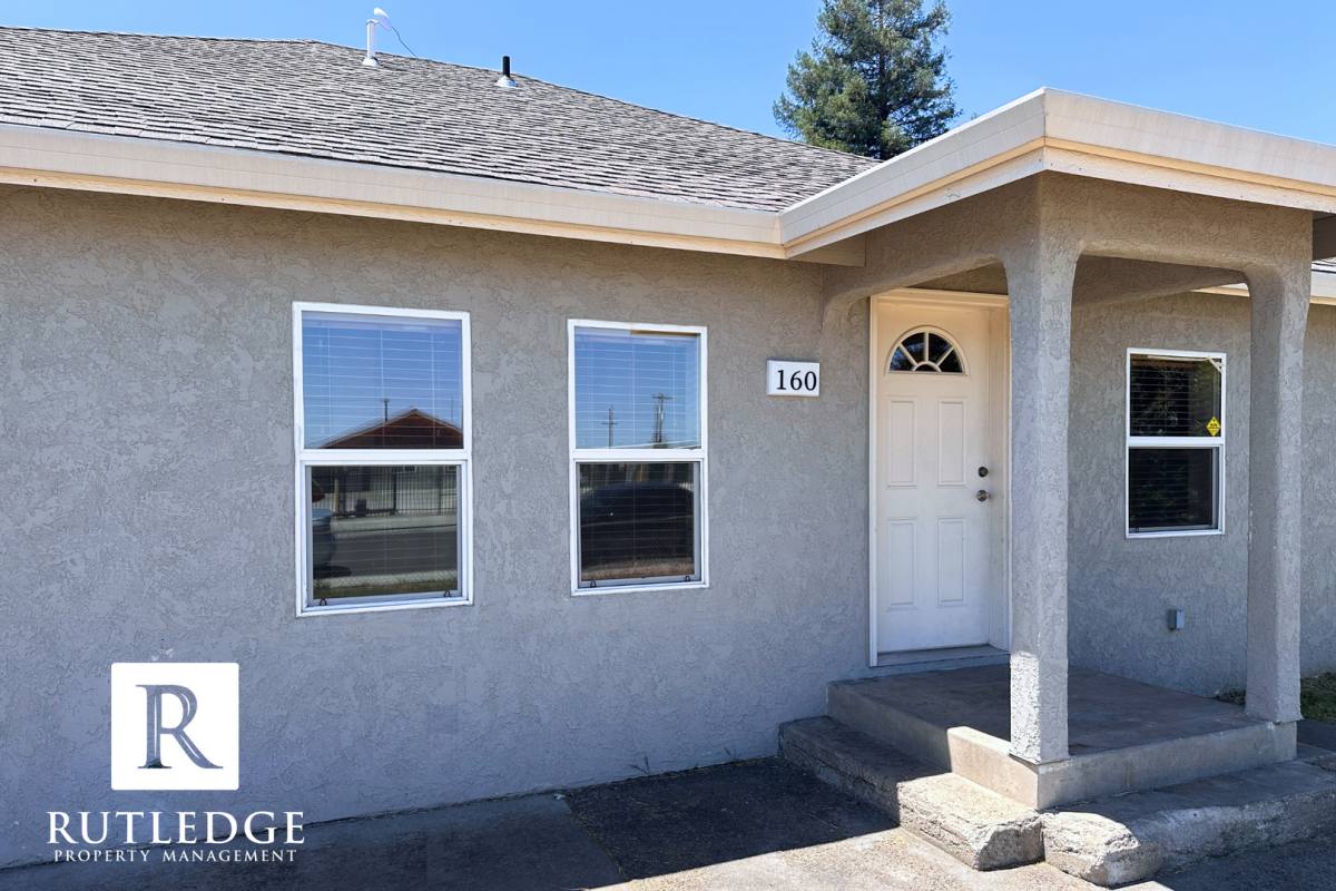 House for rent at 160 S Haskell St, Central Point, OR 97502