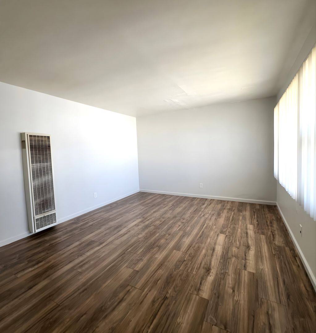 Apartment for rent at 7516 S Western Ave, Los Angeles, CA 90047