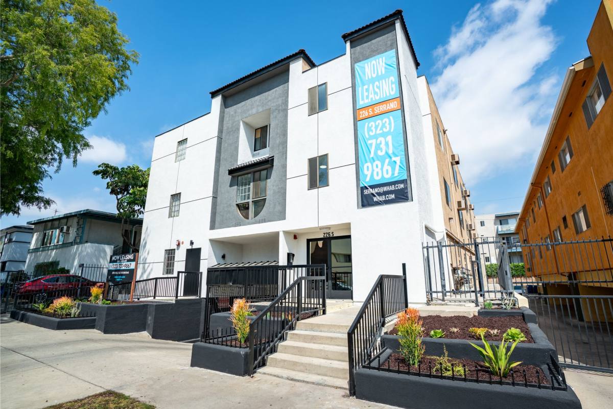 Apartment for rent at 226 S Serrano, Los Angeles, CA 90004