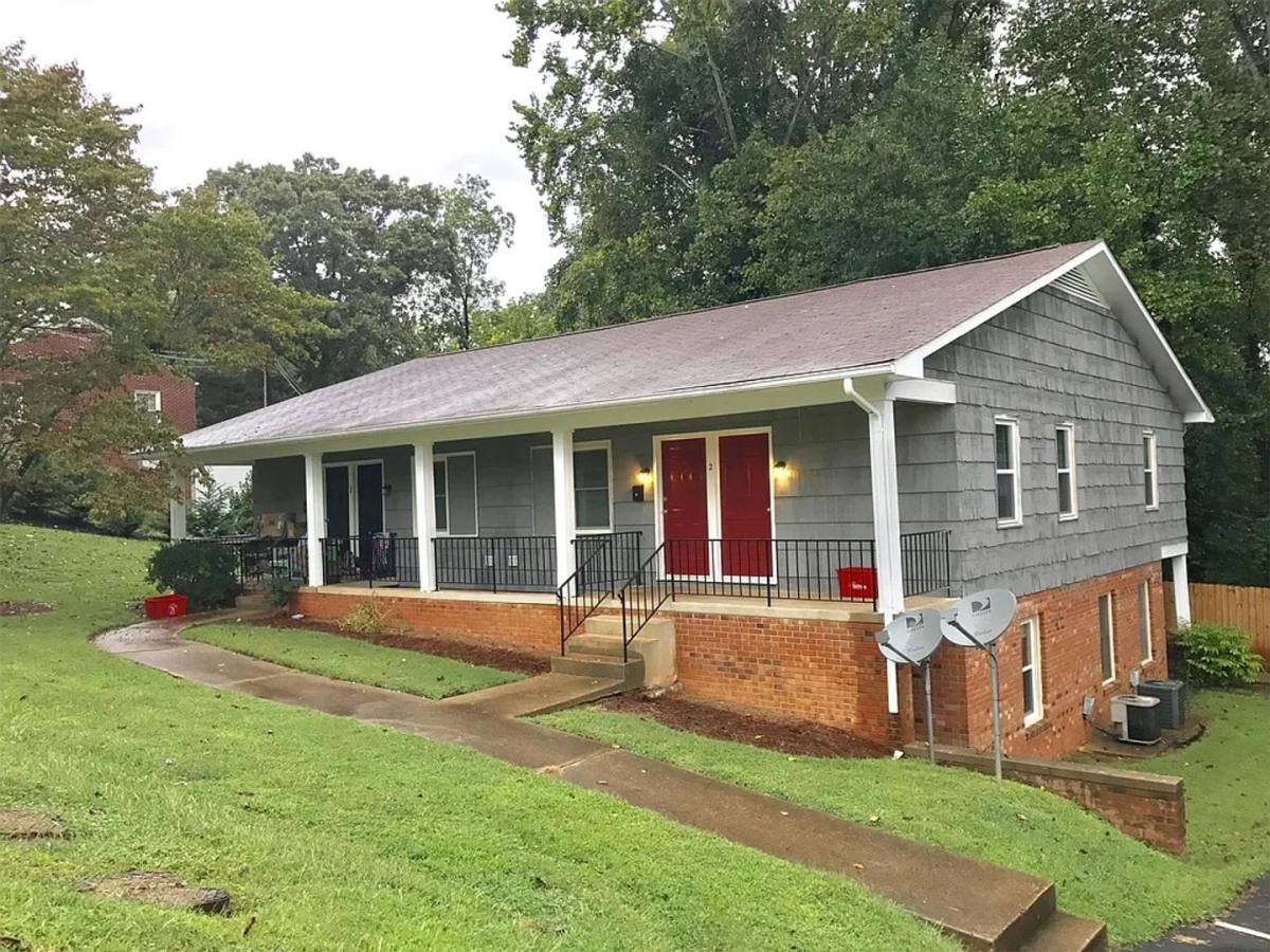 Apartment for rent at 310 E J St, Newton, NC 28658