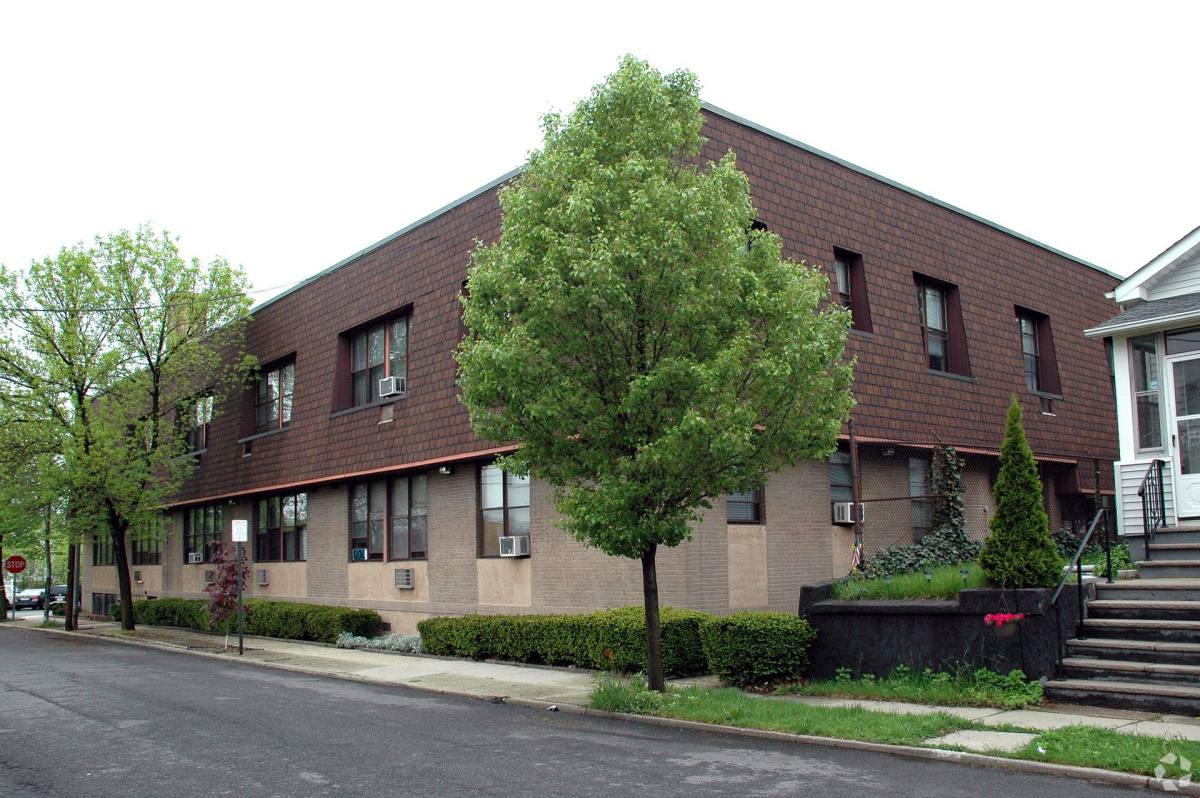 Apartment for rent at 334 Main St, East Rutherford, NJ 07073