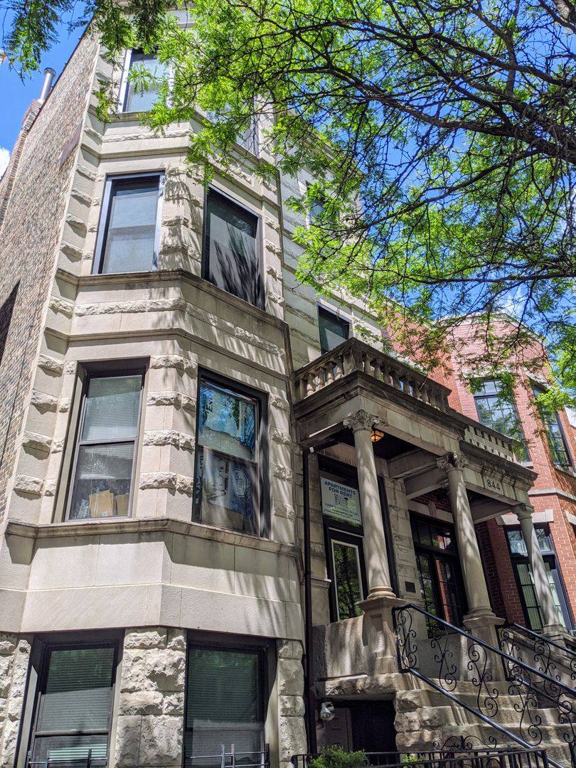 Apartment for rent at 846 S Loomis St, Chicago, IL 60607