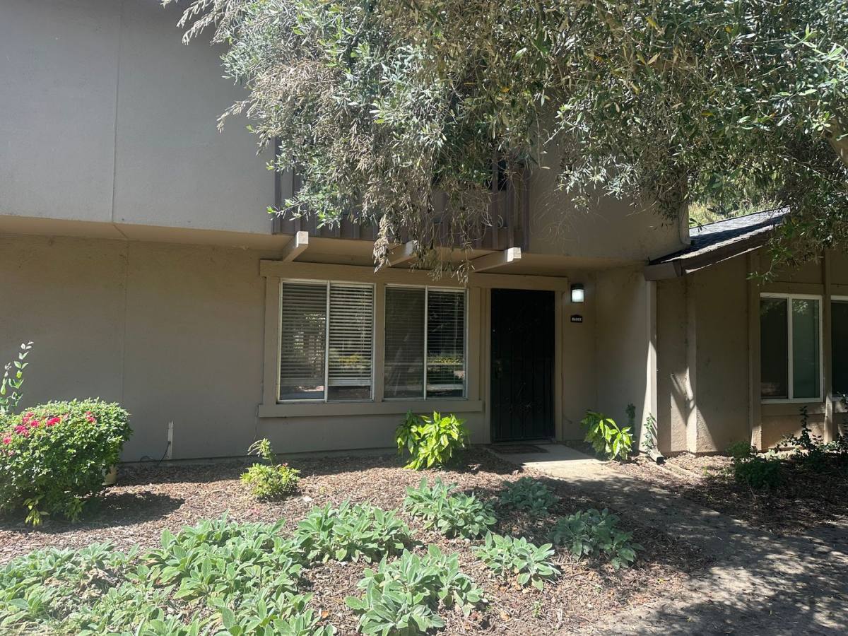 Townhouse for rent at 8609 La Riviera Dr, Sacramento, CA 95826