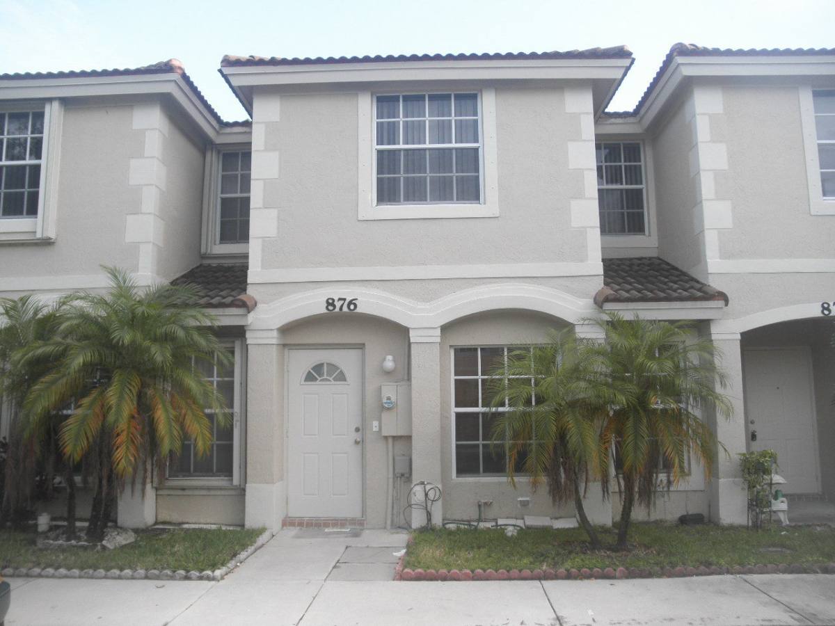 Townhouse for rent at 876 Summit Lake Dr, West Palm Beach, FL 33406