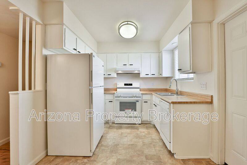 Townhouse for rent at 3934 E Piccadilly Rd #8, Phoenix, AZ 85018