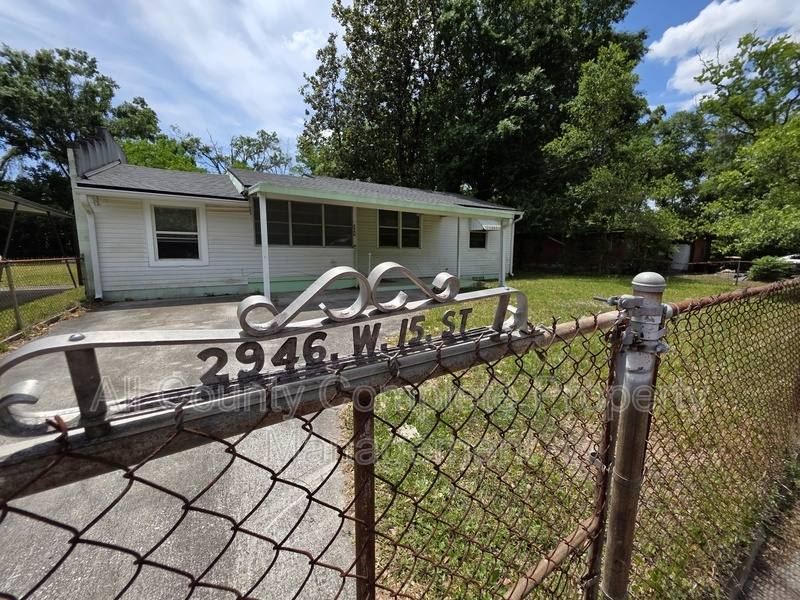 House for rent at 2946 W 15th St, Jacksonville, FL 32254
