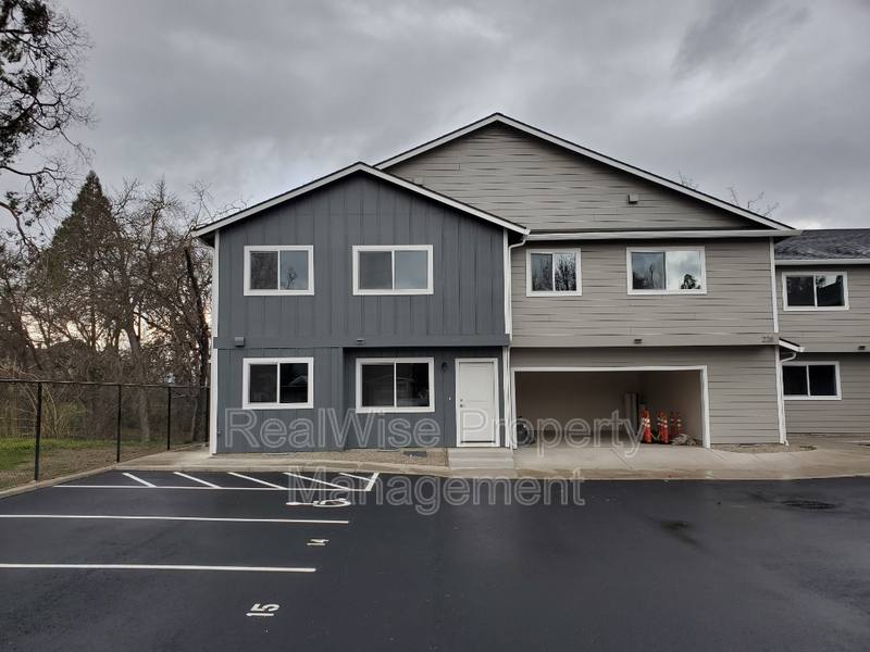 Apartment for rent at 228 Cheryl Lane #15, Phoenix, OR 97535