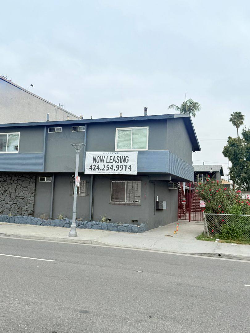 Apartment for rent at 4115 W Century Blvd, Inglewood, CA 90304