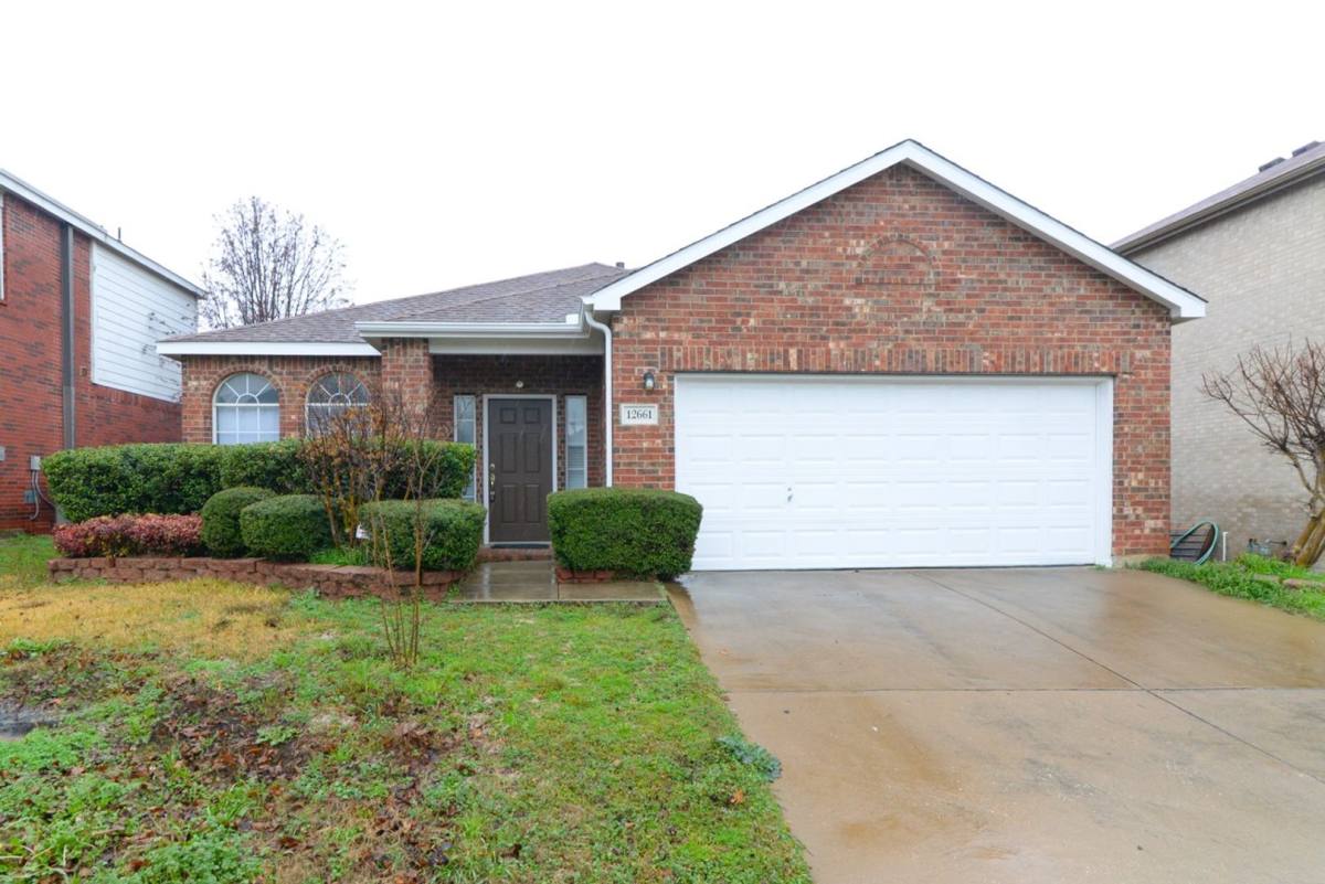 House for rent at 12661 Oakwood Circle, Euless, TX 76040