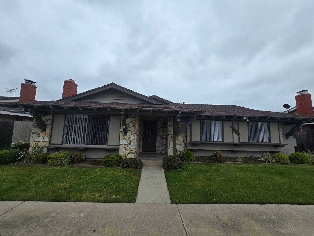 Apartment for rent at 16572 Delton Circle, Huntington Beach, CA 92647