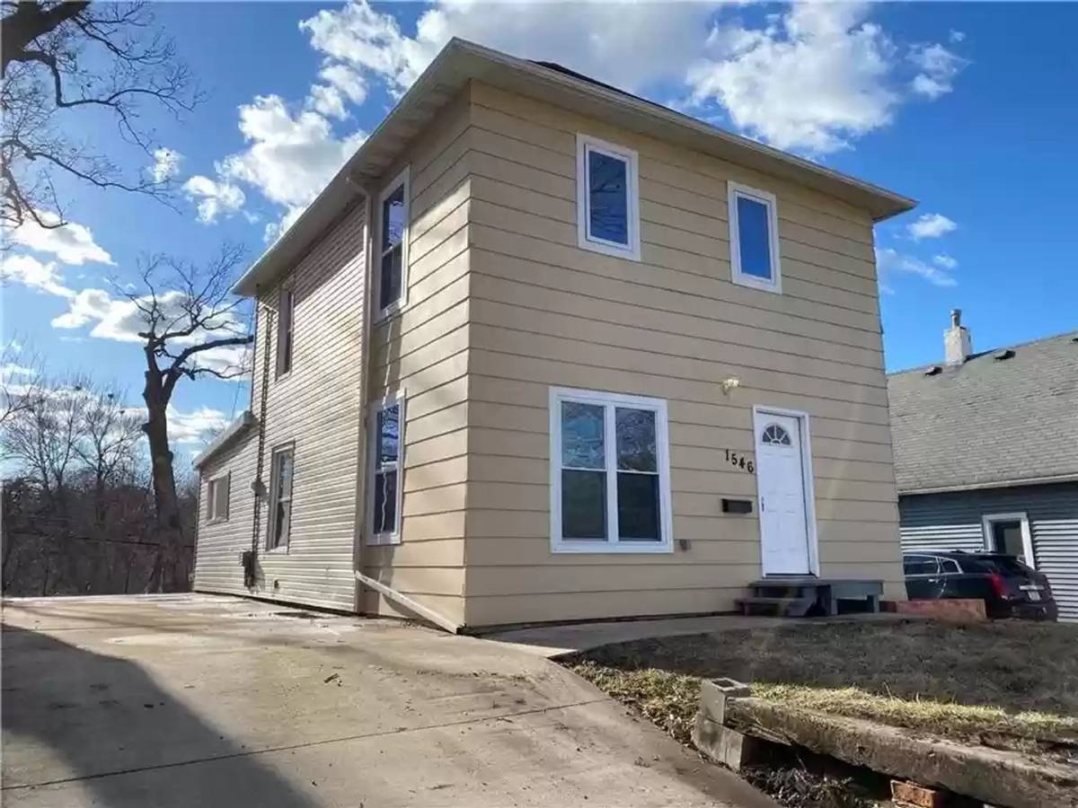 House for rent at 1546 33rd St, Des Moines, IA 50311