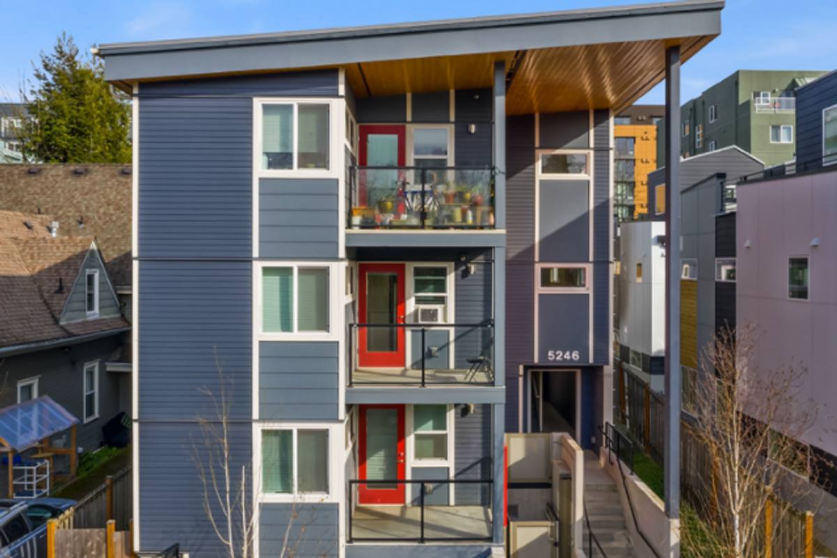 Apartment for rent at 5246 Brooklyn Ave NE, Seattle, WA 98105